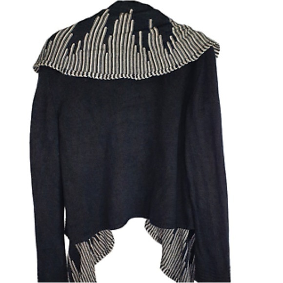 Georgina Estefania,Asymmetric Hem,Fitted Sleeves,Cropped Knit Sweater/Top, Small - Picture 5 of 10